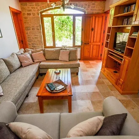 Sleeps 6 Pool Air Con Wifi Bitez