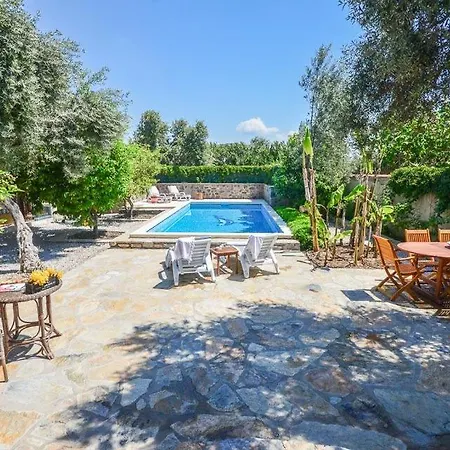 Sleeps 6 Pool Air Con Wifi