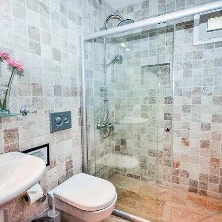 Sleeps 6 Pool Air Con Wifi *