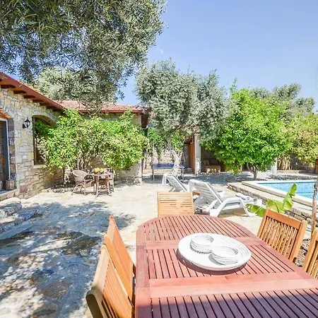 فيلة Sleeps 6 Pool Air Con Wifi *